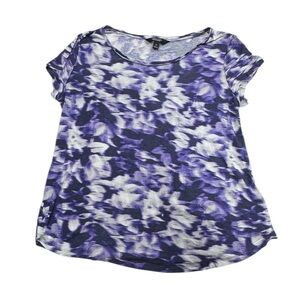 Simply Vera Vera Wang size medium short sleeve t-shirt with white & purple color